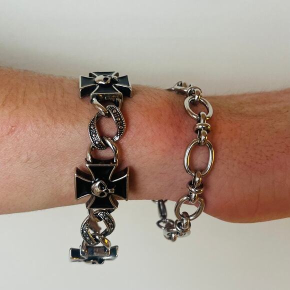Y2K Silver and Black Skull and Crosses Charm Bracelet - Picture 9 of 9